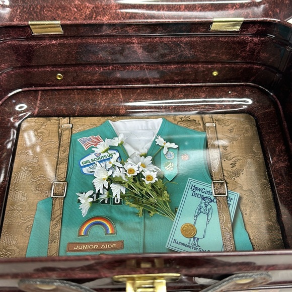 Girl Scouts | Brown Journey Of A Lifetime Tin Luggage | Celebrating 100 Years - Picture 10 of 13